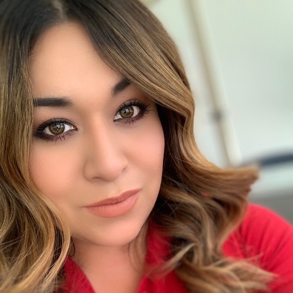 Meet your Posher, Cristina - Picture 1 of 1